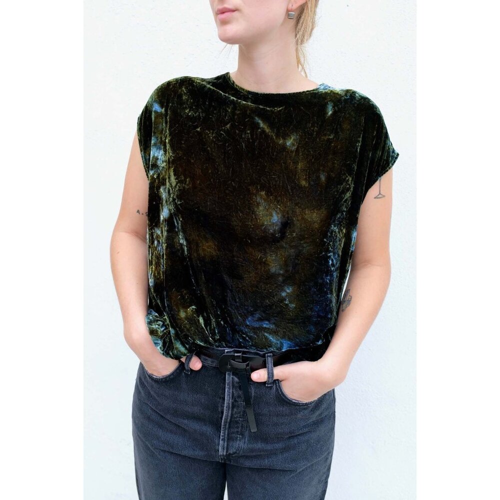 NWT Riverside Printed Velvet Top, size "M/L".